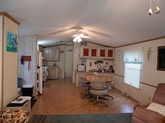 3rd image of 235 Middle Dr