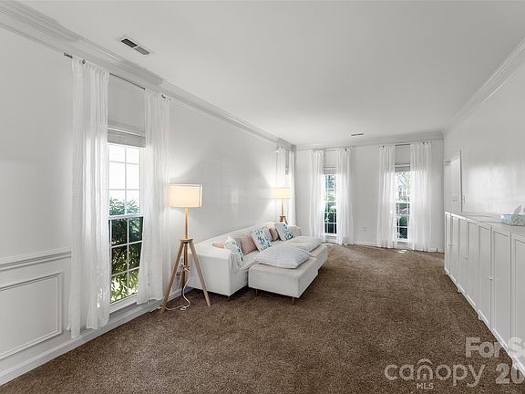 5th image of 8906 Glade Ct