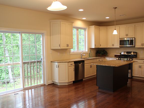 5th image of 5933 Woodridge Dr