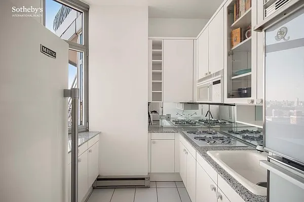 Rented by Sotheby's International Realty | media 21