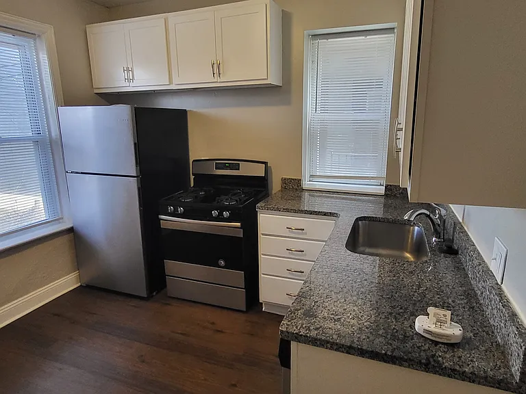 3413 Juniata St — Photo 2