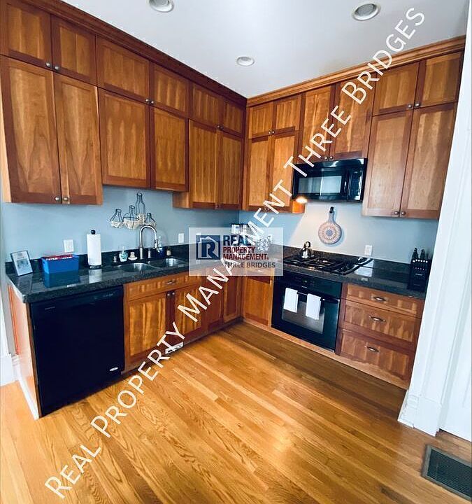 1st image of 2219 McNair Ave #1F