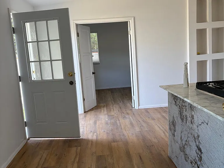 2415 Cabrillo Ave — Photo 7