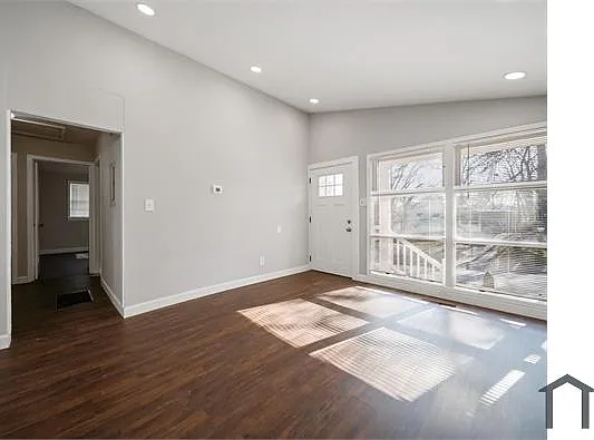 976 McKay Dr SE — Photo 8