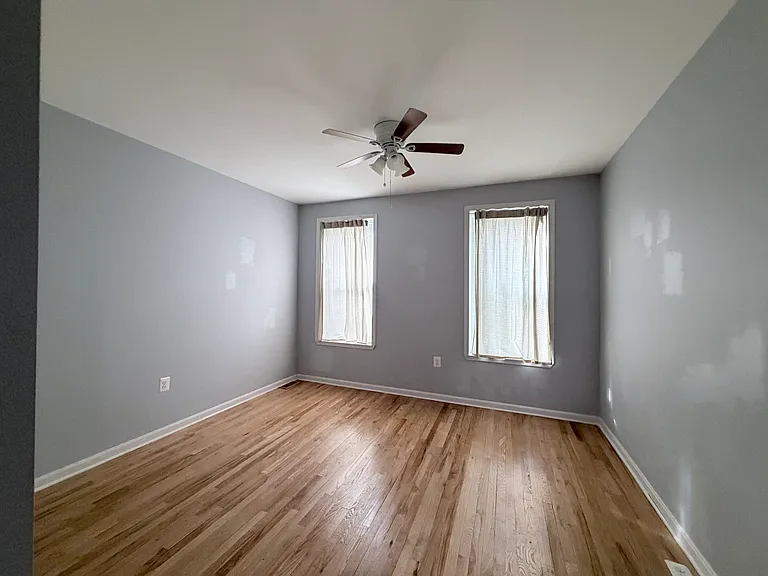 307 W 27th St — Photo 10