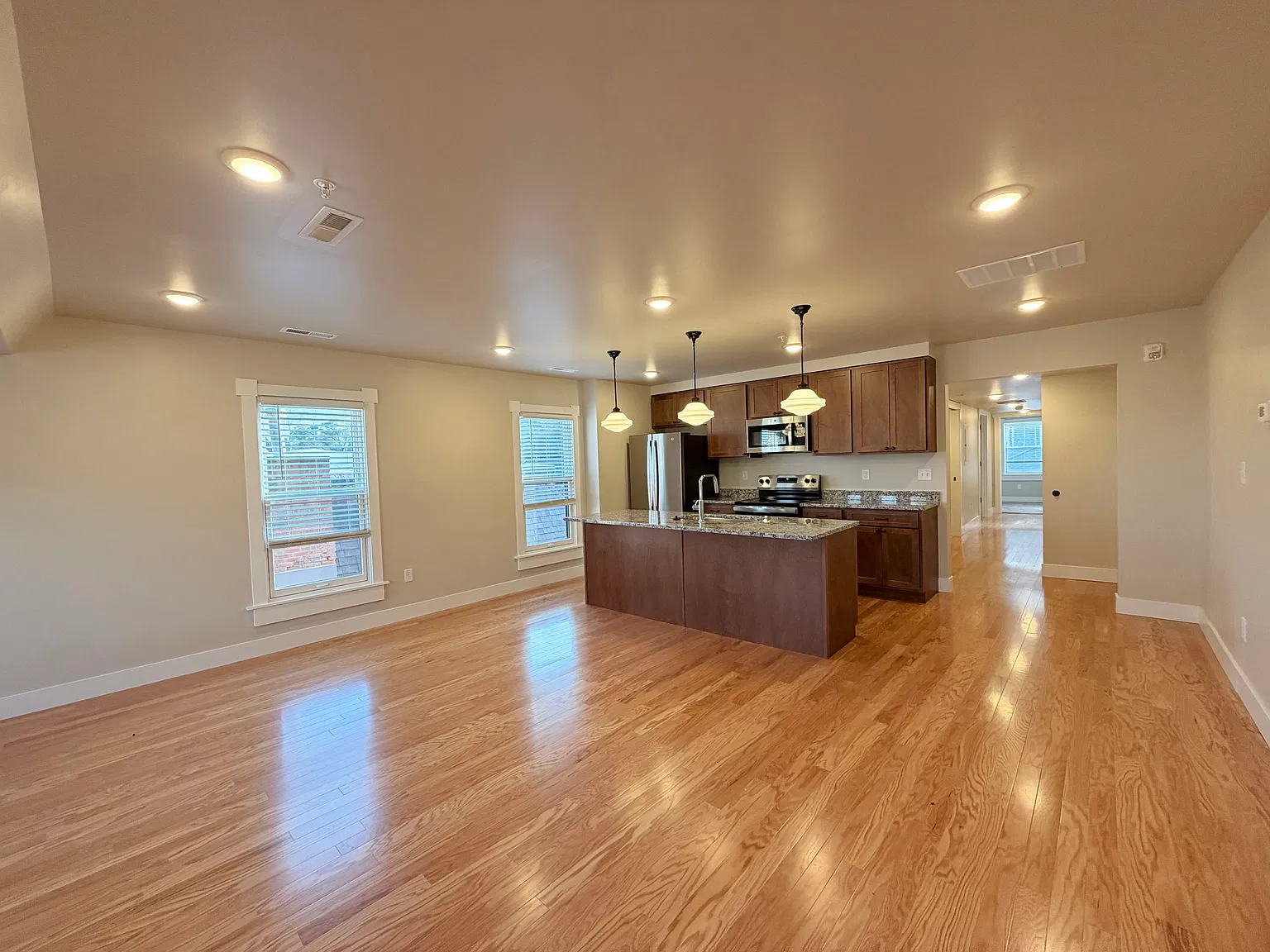 2 bed, $1,400 — Photo 4