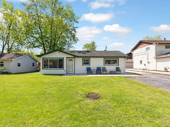 445 W Arlington Ln, Crete, IL 60417