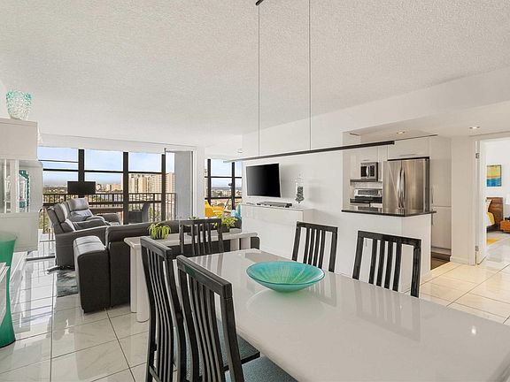 5th image of 1000 Parkview Drive #1019