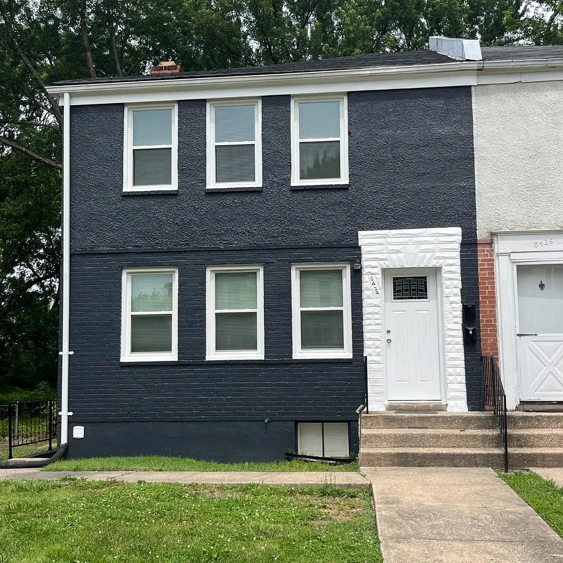 2 bed, 1.0 bath, 932 sqft, $1,200 — Photo 1