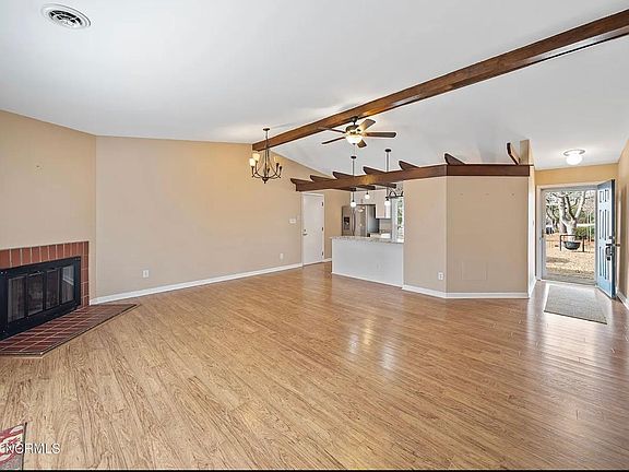 3rd image of 3523 Lakewood Pl