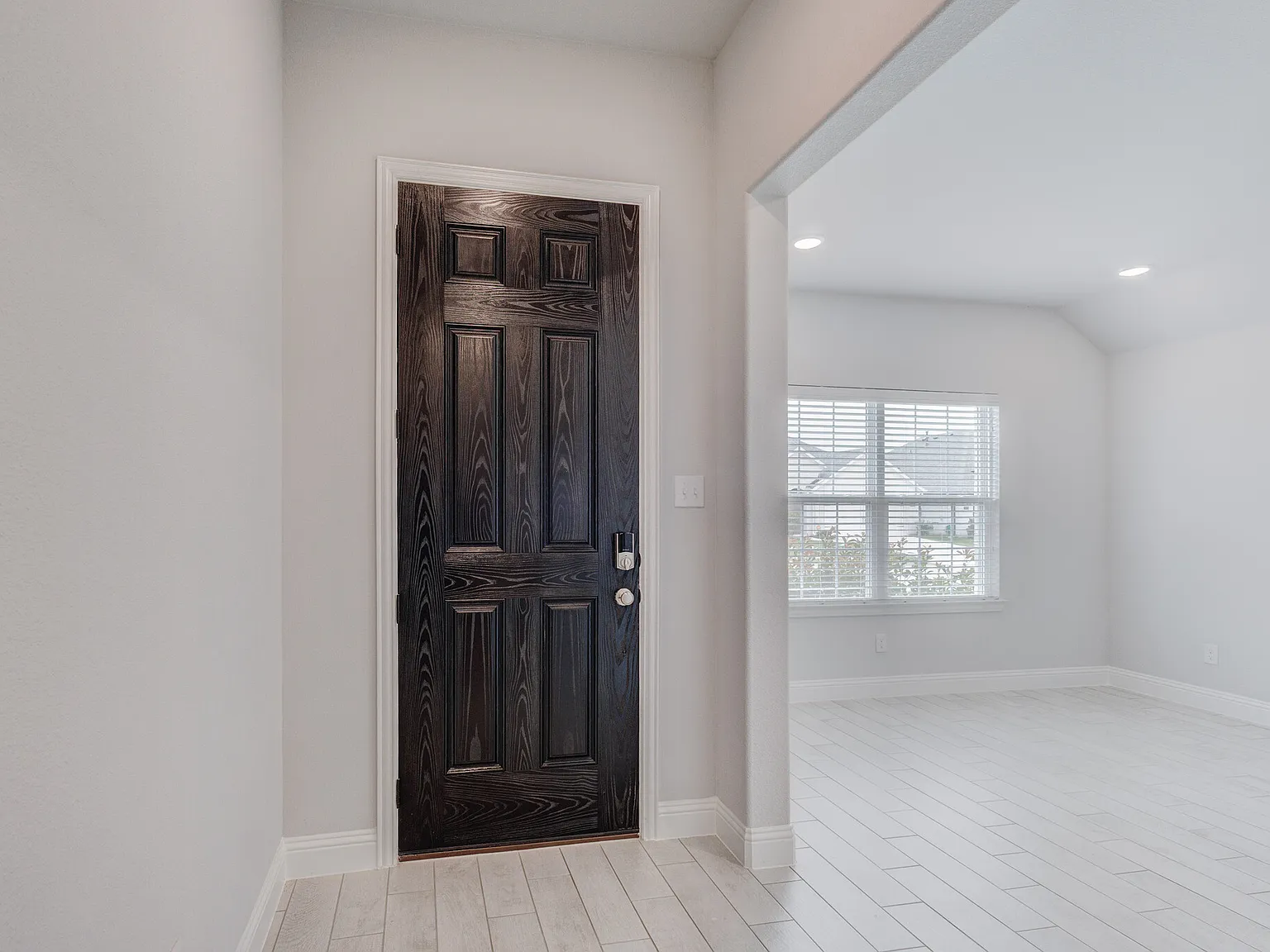 3 bed, 1932 sqft, $2,295 — Photo 3