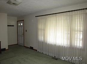 Lg Picture Window in Living Rm