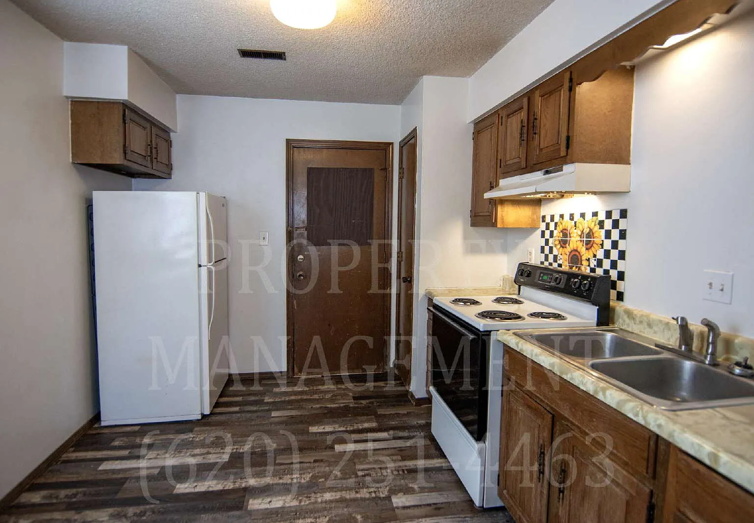 2 bed, 1.0 bath, 950 sqft, $750 — Photo 2