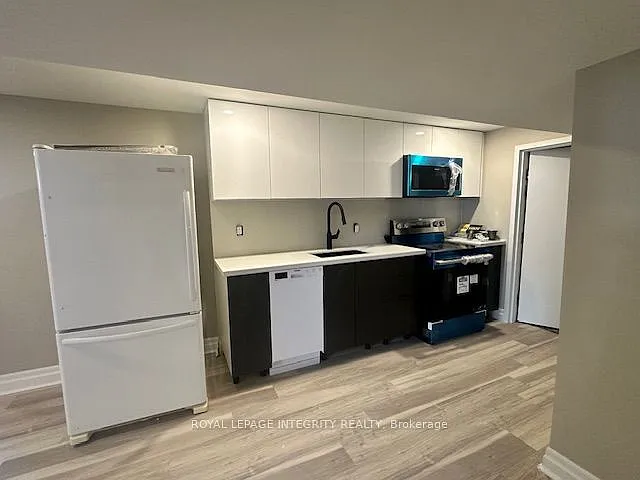 1398 Jamison Ave #B — Photo 9