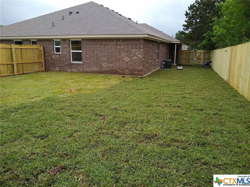 2nd image of 1409 Natchez Trl