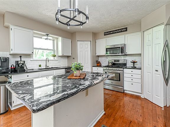 4th image of 112 Windsor Ct