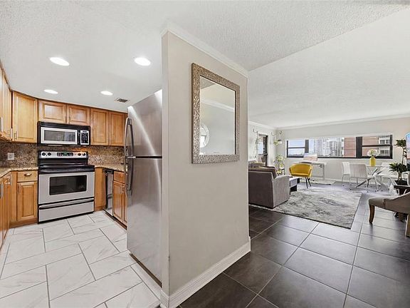 2nd image of 4141 BAYSHORE BOULEVARD #706