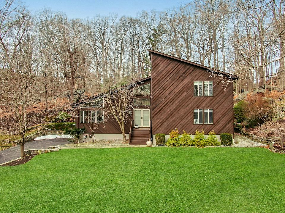 1st image of 17 Chester Ct