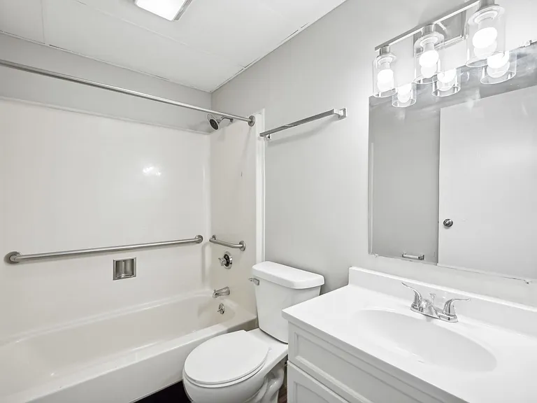 Franklin Park Apartments — Photo 7