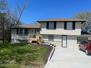 8244 Clare Rd, Lenexa, KS 66227