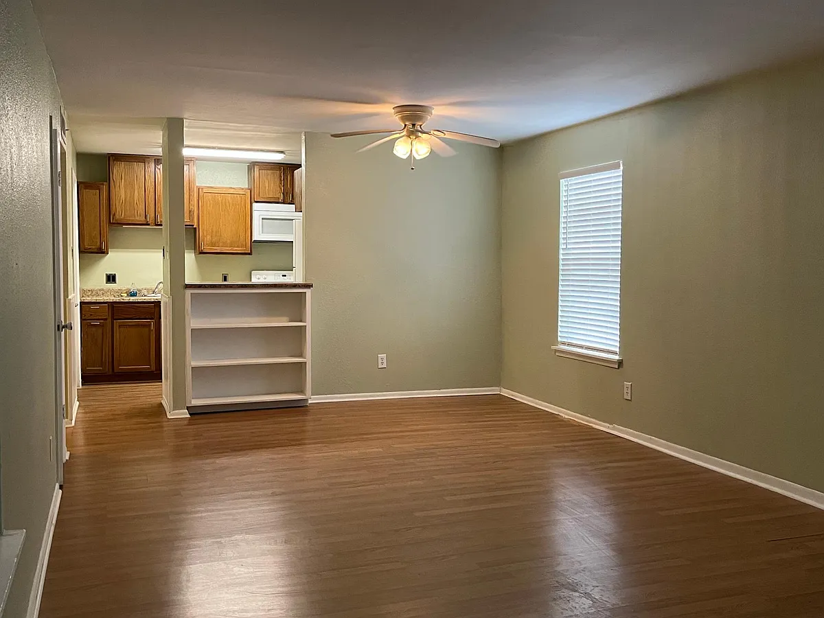 Building Photo - 1408 Moore Ave #A