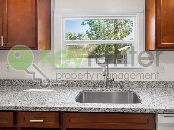 3rd image of 2905 Garfield Ave