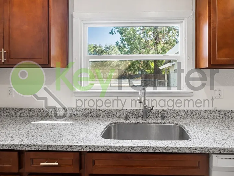 2905 Garfield Ave — Photo 12