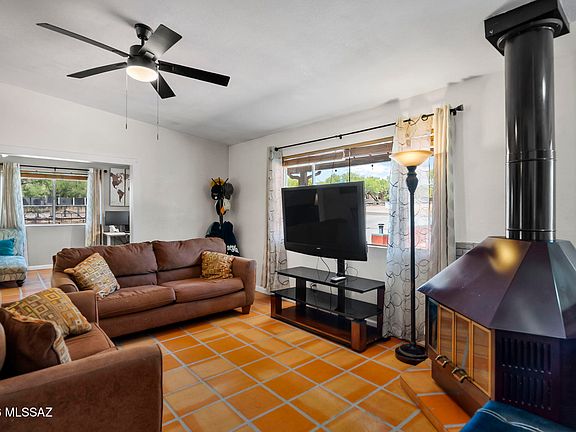 3rd image of 160 Famoso Ct