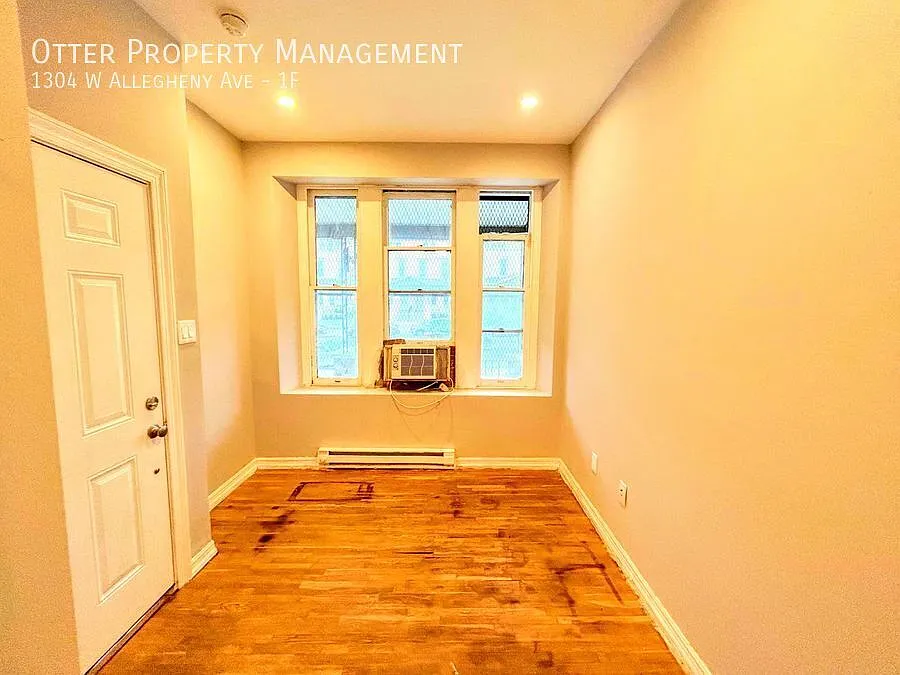 Charming Studio/1BA with Hardwood Floors & On-Site Laundry — Photo 4