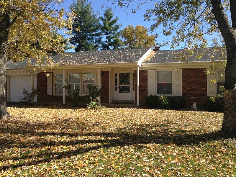 1st image of 209 Pin Oak Pl