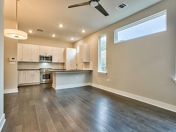 3rd image of 1306 West Ave Unit 207