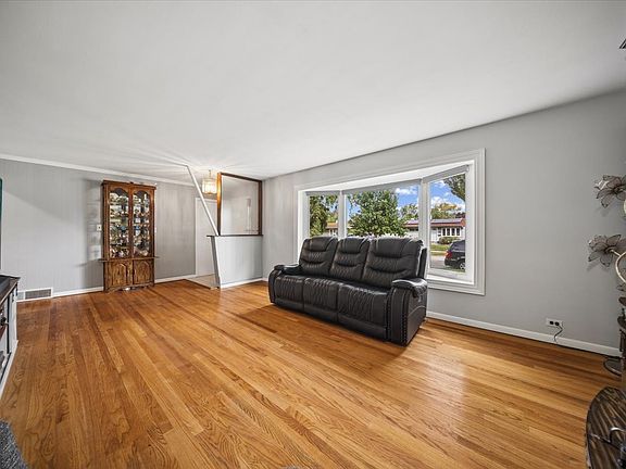 3rd image of 201 S Yale Ave