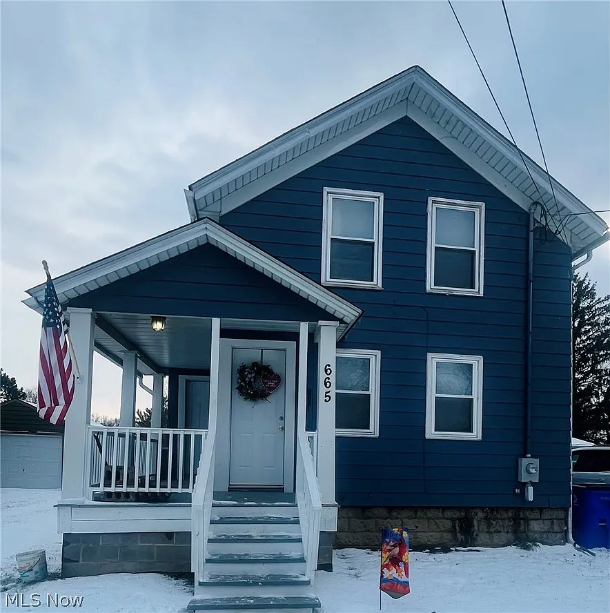 665 Crown Ave photo 1