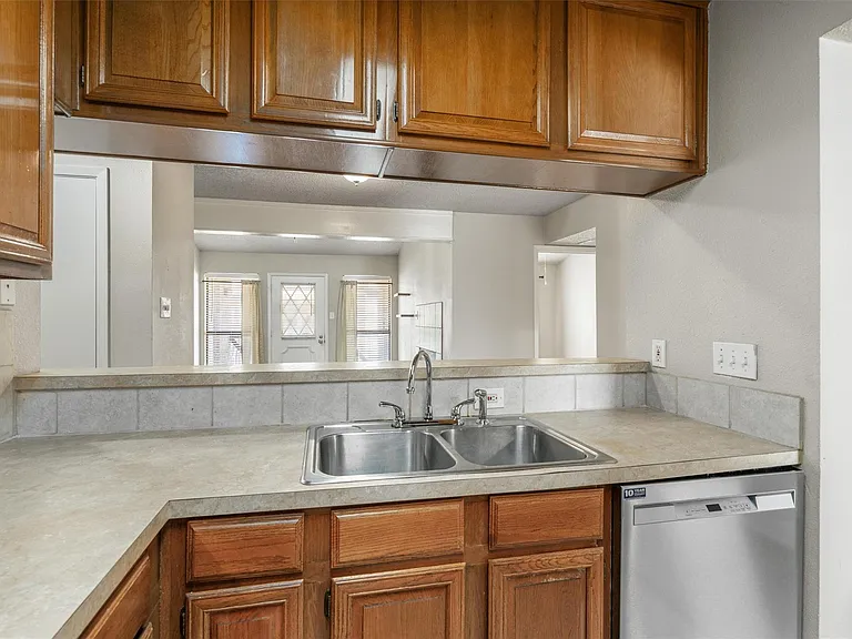 806 W 24th St #326 — Photo 12