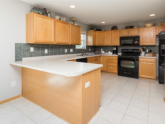 3rd image of 570 SE Prairie Park Ln