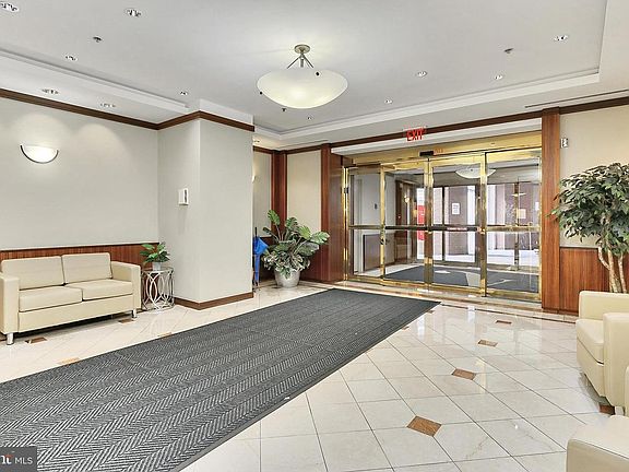5th image of 900 N Stafford St APT 1109