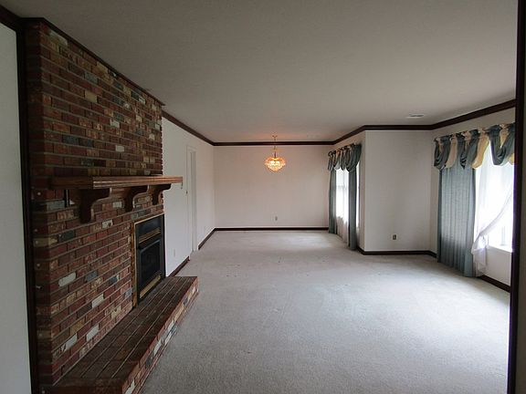 5th image of 141 Mountain View Dr
