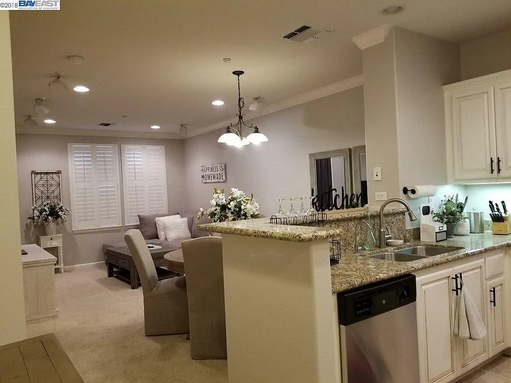 3360 Maguire Way — Photo 4