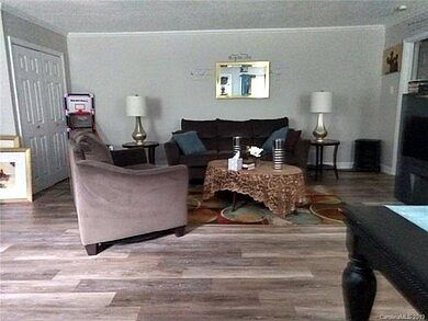 2nd image of 718 E Maple Ave APT B