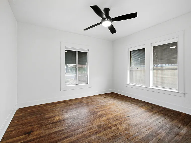 1614 E Roma Ave — Photo 25