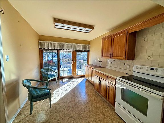 3rd image of 1012 Logan St