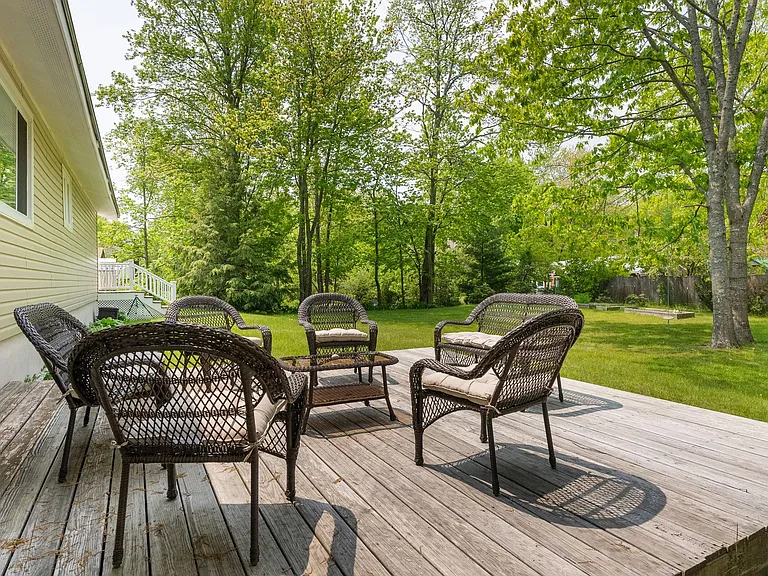 Laurene Dr — Photo 41