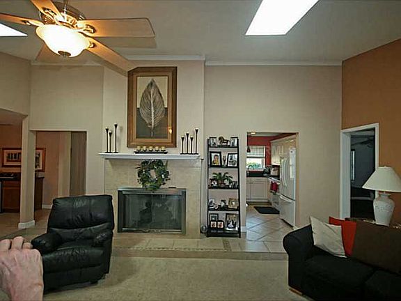 3rd image of 828 Park Ct