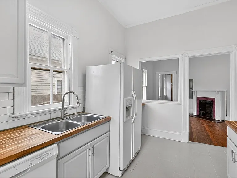 321 Orleans St SE — Photo 8