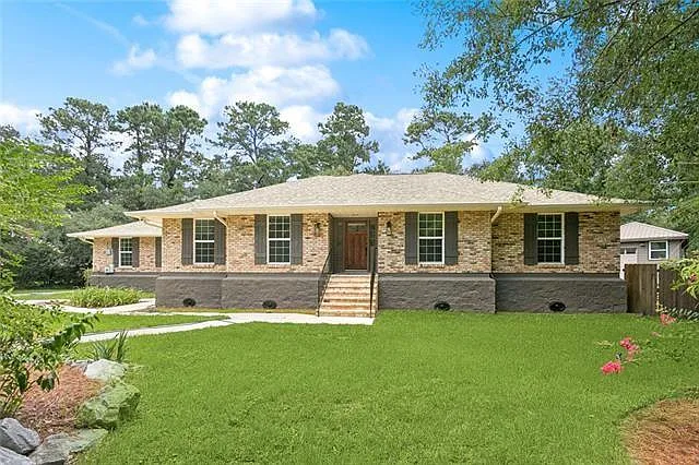 4 bed, 2.5 bath, 3040 sqft, $3,000 — Photo 1