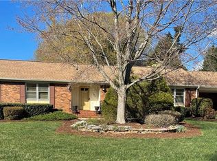 103 Wyndwood Dr, Jamestown, NC 27282