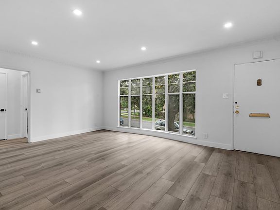 2nd image of 10303 Ilona Ave