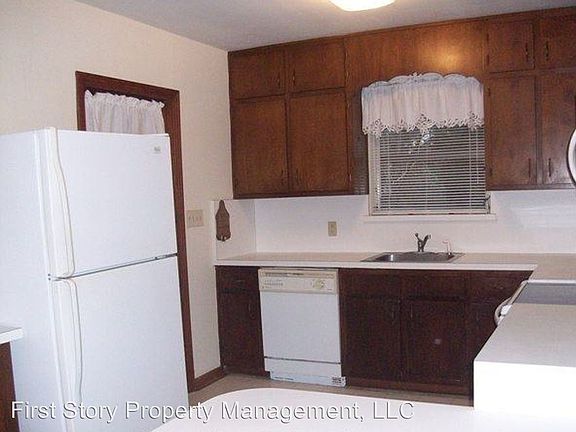 4th image of 820 Hillcrest St