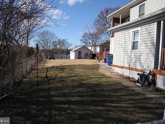 2nd image of 1039 Spruce St