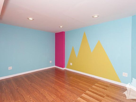 5th image of 2821 N Whipple St #1